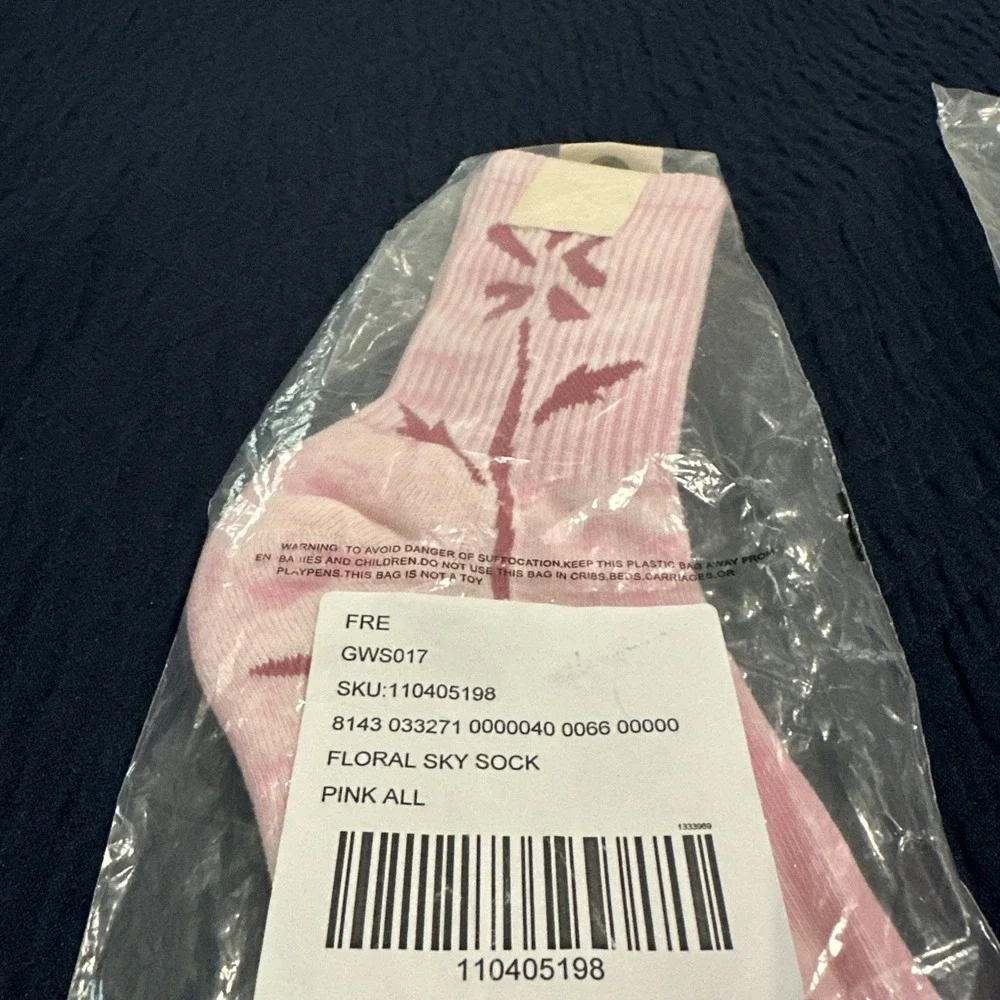 Free People Size All Lot Of Two Pairs Floral Sky Socks Tie-dye Pink & Lavender
